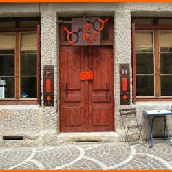 A 2 Pieces Cuisine Coiffures Et Traditions