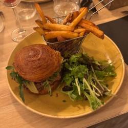 Apolonia Restaurant