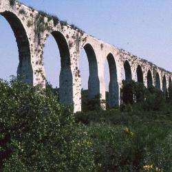 Aqueduc De Castries
