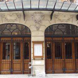 Théâtre De L' Athénée - Louis Jouvet