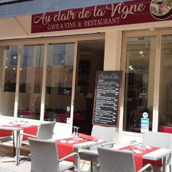 Au Clair De La Vigne