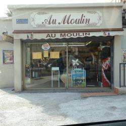 Au Moulin