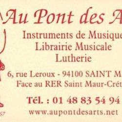 Au Pont Des Arts