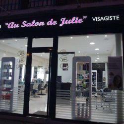 Au Salon De Julie