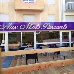 Aux Mots Passants