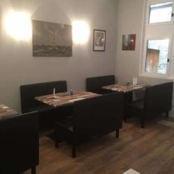 Aux Tables Des Peintres