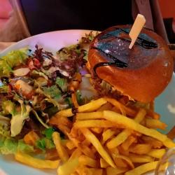 Biclowne Café