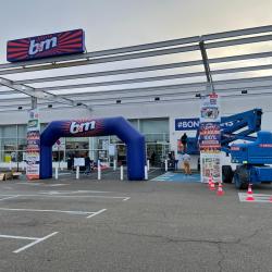 B&m