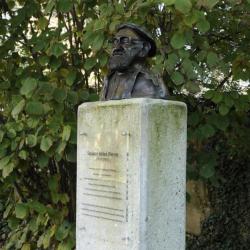 Buste De L'abbé Pierre