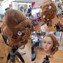By Hasnaa Salon De Coiffure
