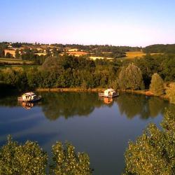 Cabanes Flottantes Du Lac De Pelisse
