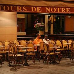 Aux Tours De Notre Dame
