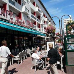 Cafe De La Tour