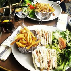 Café Le Pierrot