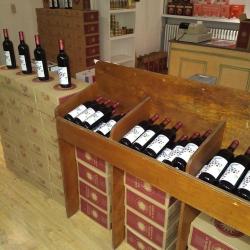Cave A Vin D'ici Et D'ailleurs