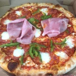 Deluxe Pizza