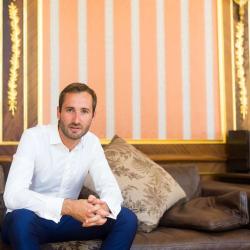 Dr Romain Nicolau