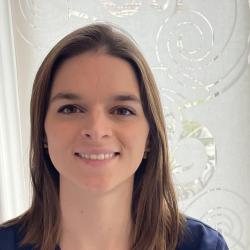 Dr Camille Decroos - Parodontiste Implantologiste - Paris 16