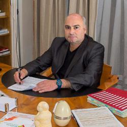 Dr Mikhael Perez