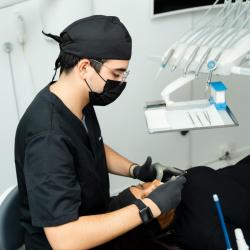 Dr Yaniv Danino - Dentiste Paris 17