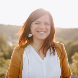 Emeline Mollard - Naturopathie Fonctionnelle, Réflexologie Ayurvédique, Massage Abdominal - Féminité, Fertilité, Maternité