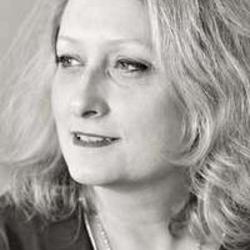 Emmanuelle Favereau
