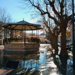 Esplanade De Mèze