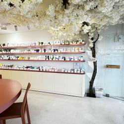 Face And Beauty Store