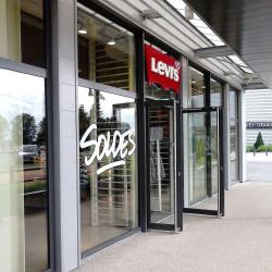 Factory Outlet Levis