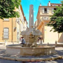 Fontaine Des Quatre Dauphins