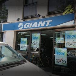 Giant Cycles