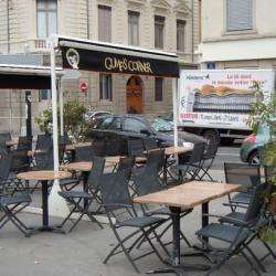 Gump's Corner