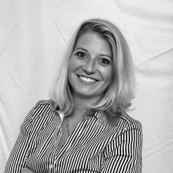 Julie Baron Iad France - Conseillère En Immobilier