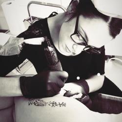 L’or Noir - Tatoueur Florale & Cicatrices Toulouse - Sur Rendez-vous Uniquement