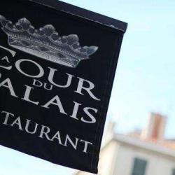 La Cour Du Palais