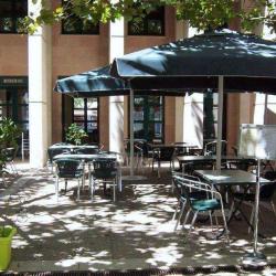 La Cour Du Théâtre