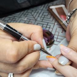 La Nana Qui Fait Les Ongles
