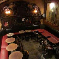 Le 10 Bar International