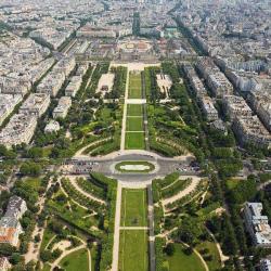 Le Champ De Mars