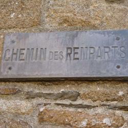 Le Chemin Des Remparts