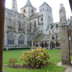 Cloître De La Cathédrale Saint Tugdual