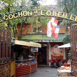 Le Cochon à L'oreille