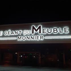 Le Géant Du Meuble Monnier