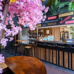 Le Greet Bar