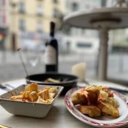 Le Petit Magnolia Café