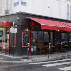 Le Petit Village Bar