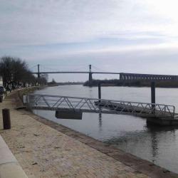 Le Pont Suspendu De Tonnay Charente