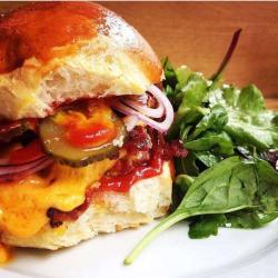 Le Ruisseau Burger Joint