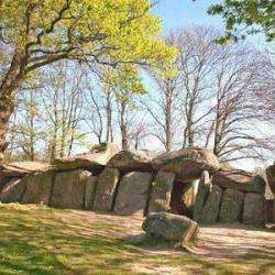 Les Dolmens De La Maison Des Fées