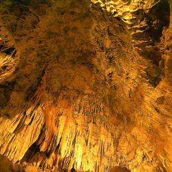 Les Grottes Petrifiantes